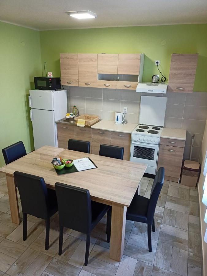 Apartman Fiva Appartement Pacir Buitenkant foto