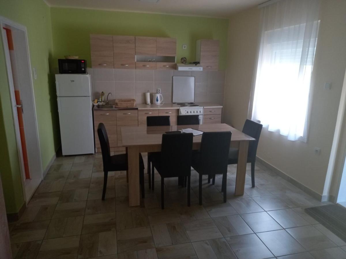 Apartman Fiva Appartement Pacir Buitenkant foto